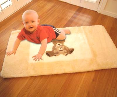 SPECIAL SHEEPSKIN BABY PLAY RUG / COT SIZE RUG - Click Image to Close